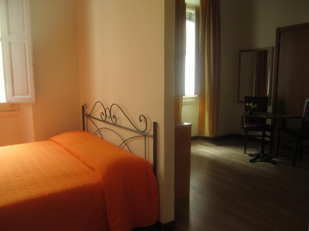 Hotel Savonarola Florence Room photo